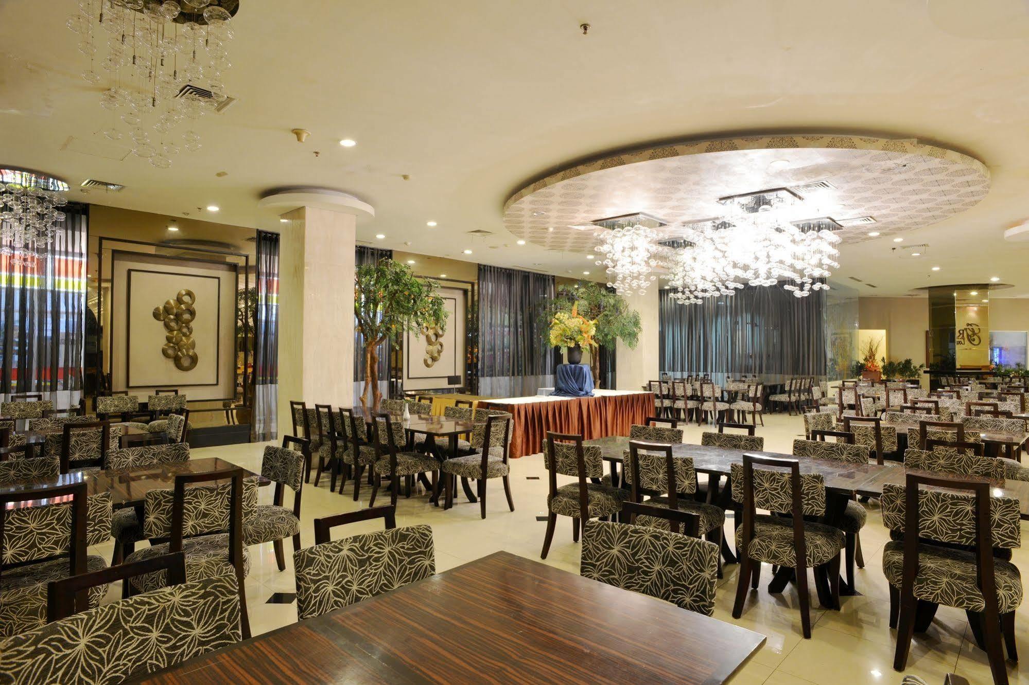 Elvour Hotel Serpong Tangerang Luaran gambar