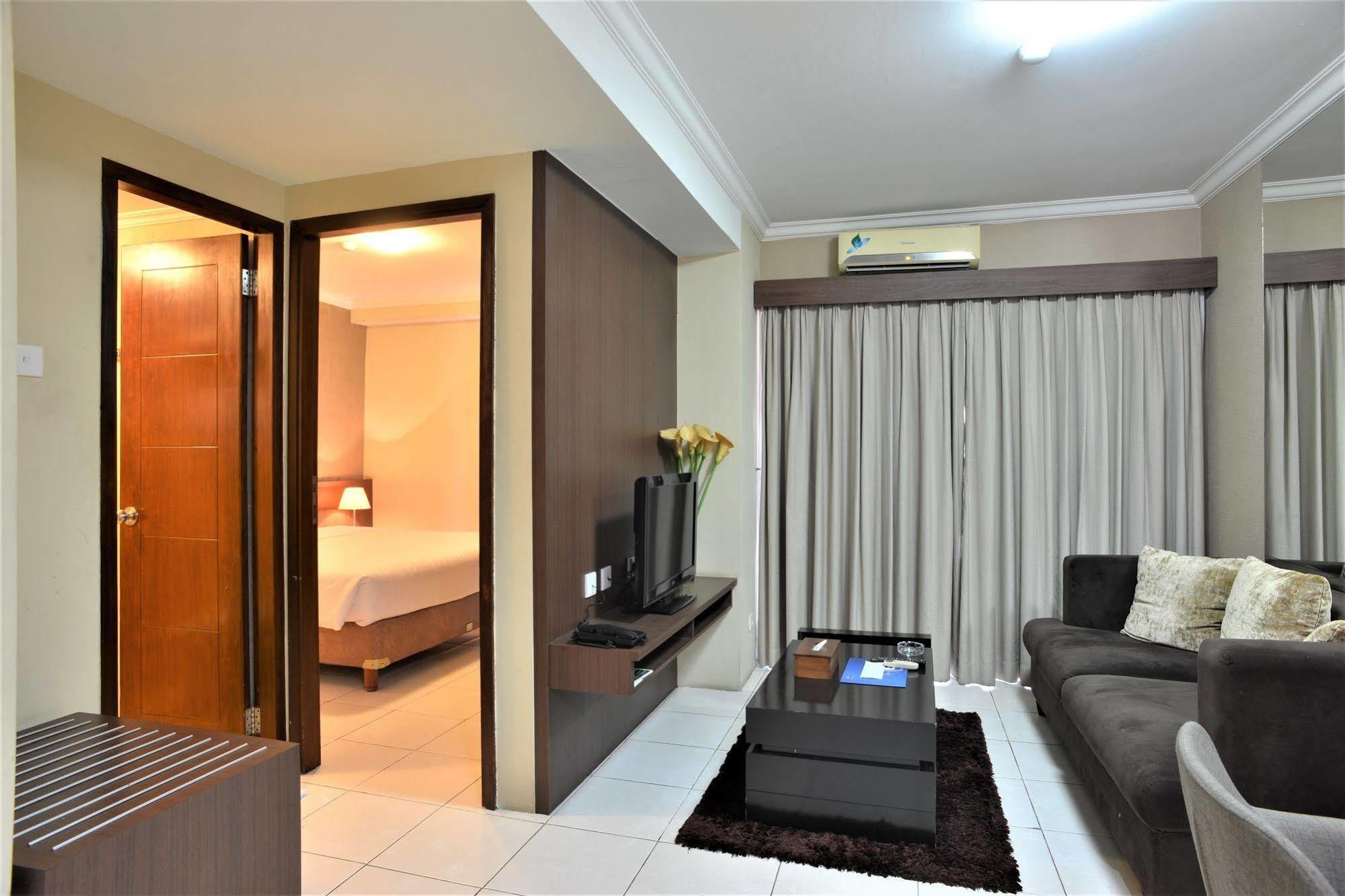 Elvour Hotel Serpong Tangerang Luaran gambar